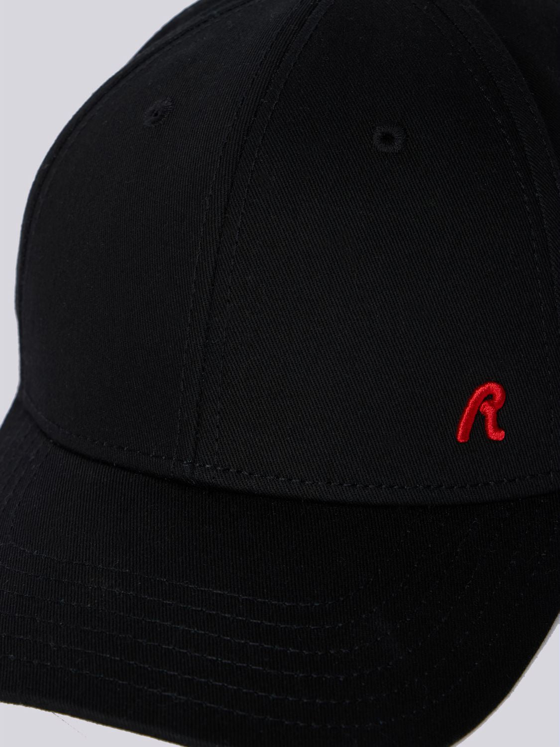 KŠILTOVKA S VYŠITÝM PÍSMENEM R