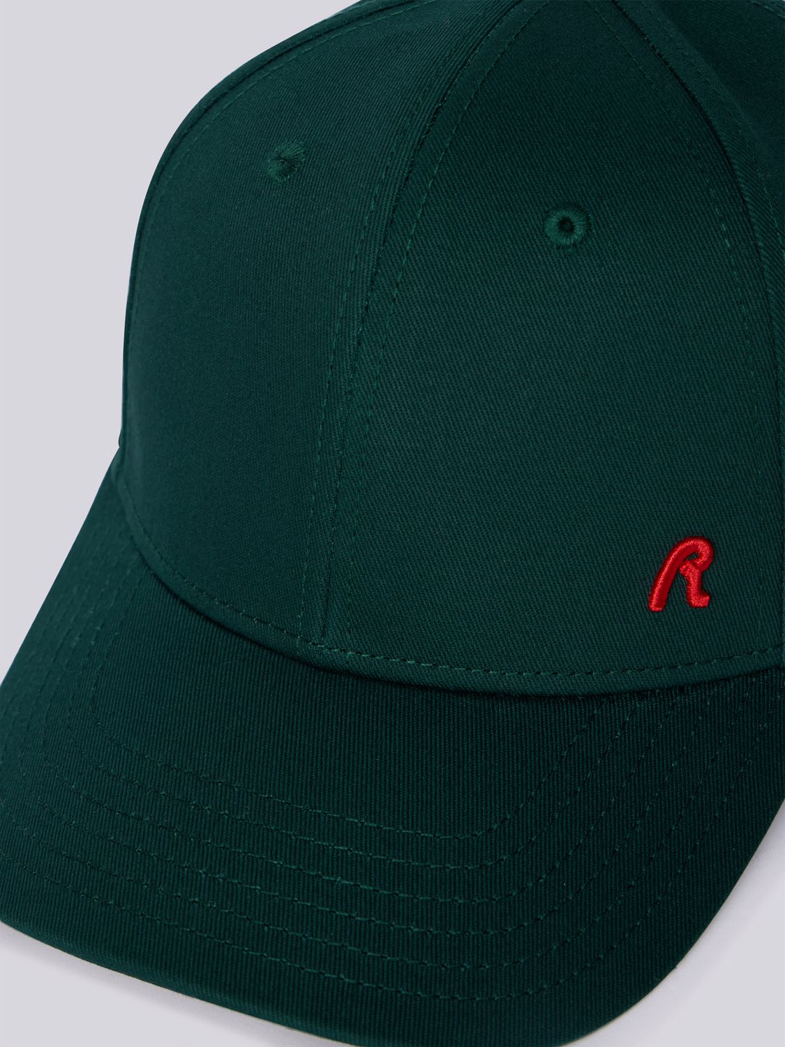 KŠILTOVKA S VYŠITÝM PÍSMENEM R