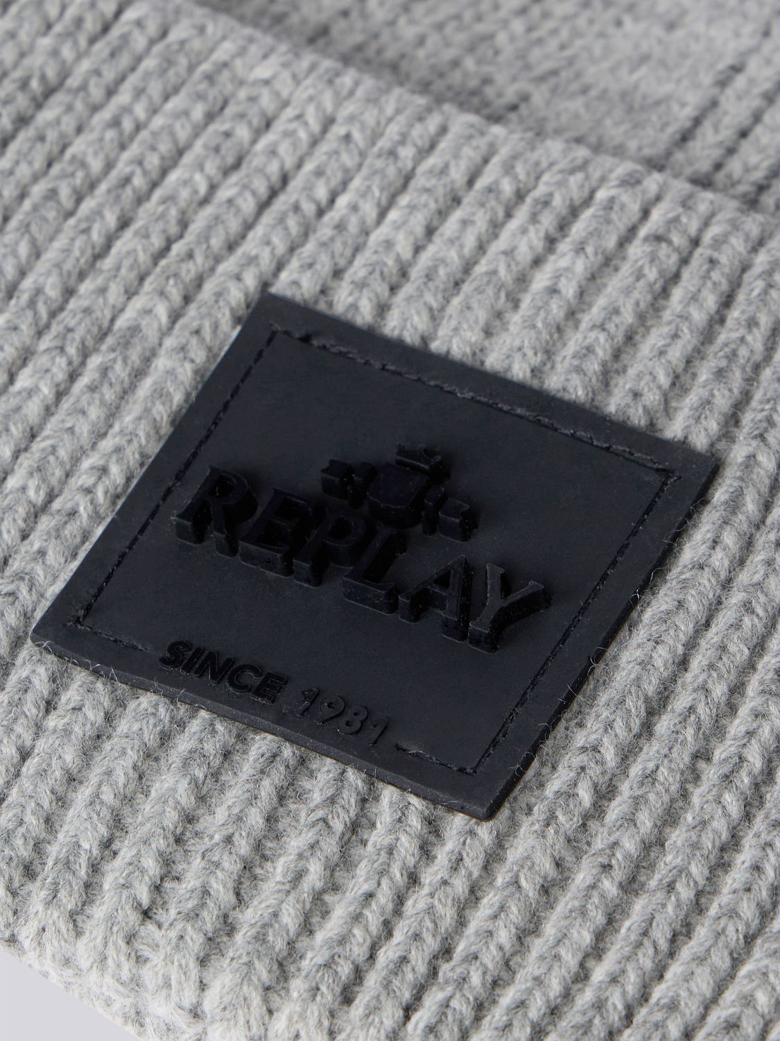 ČEPICE S NÁŠIVKOU