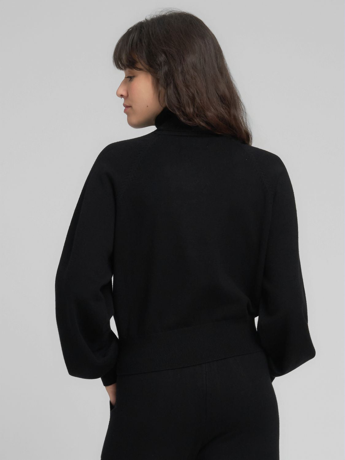 Dámský rolák s volnějšími rukávy