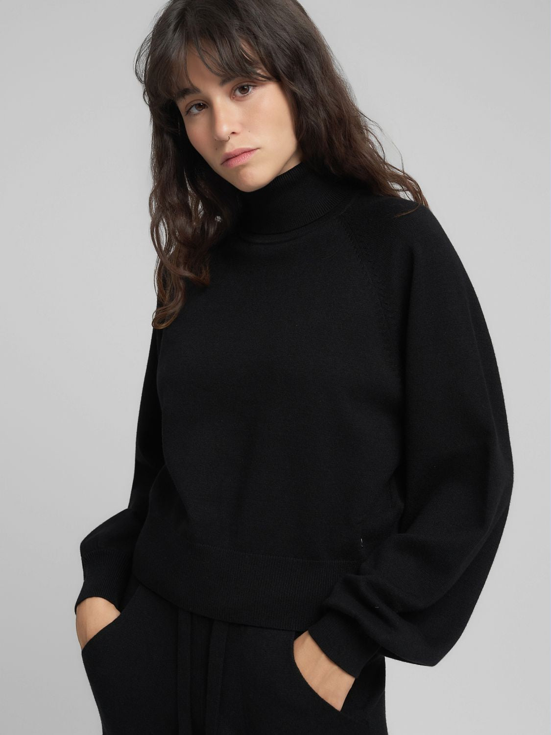 Dámský rolák s volnějšími rukávy