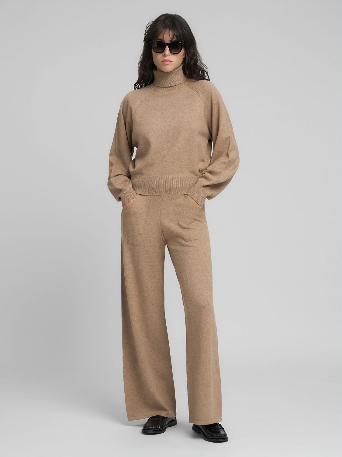 Dámský rolák s volnějšími rukávy