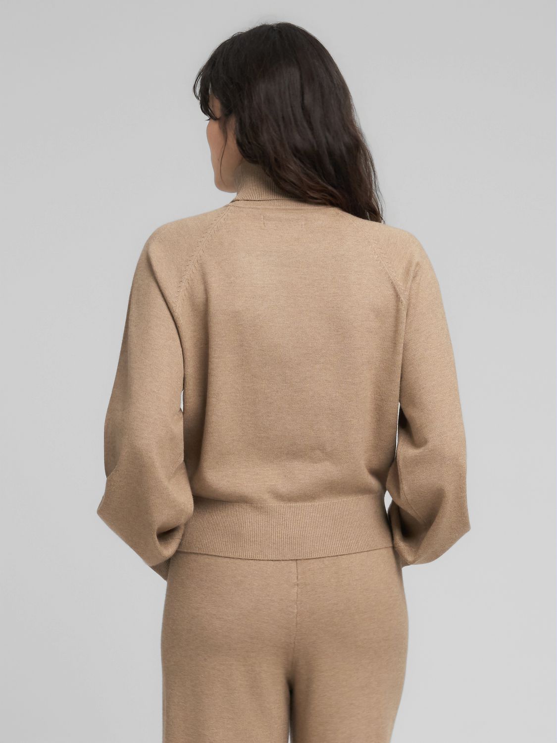 Dámský rolák s volnějšími rukávy