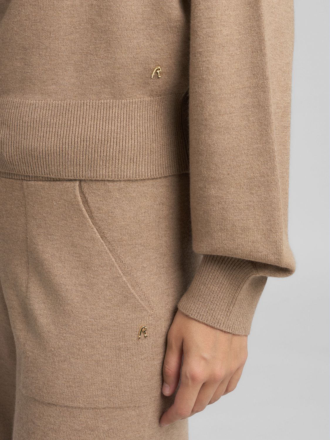 Dámský rolák s volnějšími rukávy