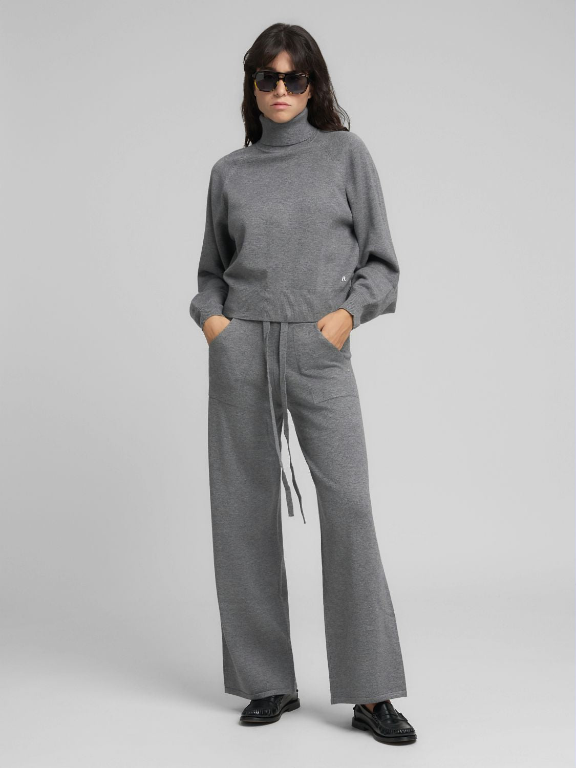 Dámský rolák s volnějšími rukávy