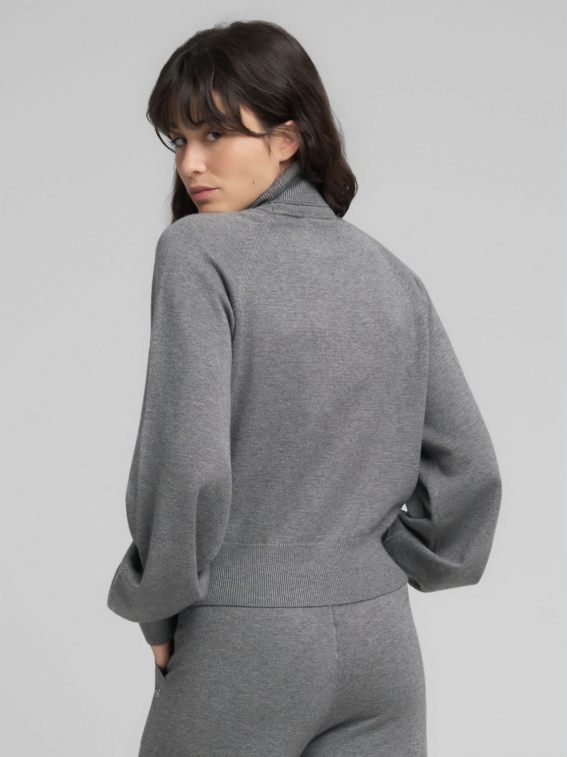 Dámský rolák s volnějšími rukávy