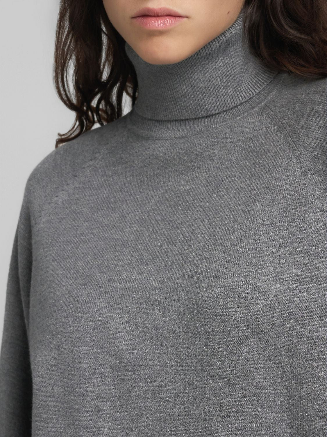 Dámský rolák s volnějšími rukávy