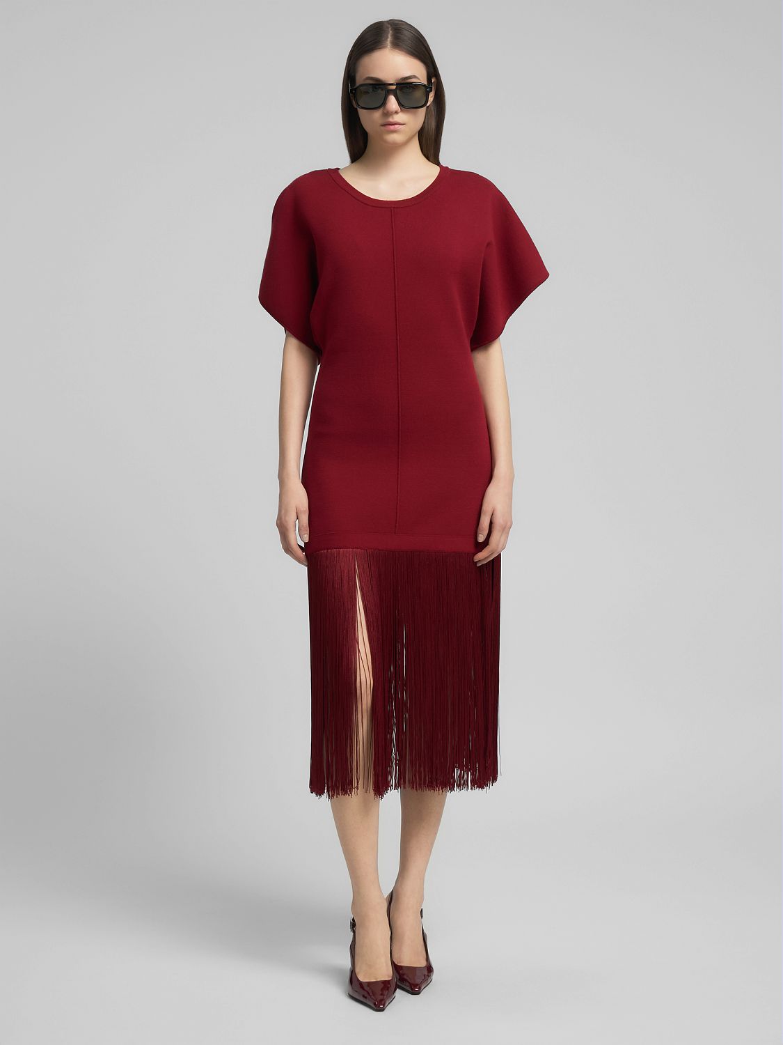 ŠATY S TŘÁSNĚMI A ROZPARKEM