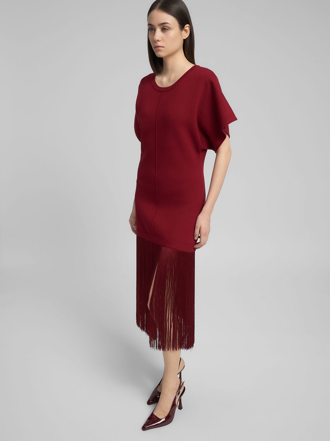 ŠATY S TŘÁSNĚMI A ROZPARKEM