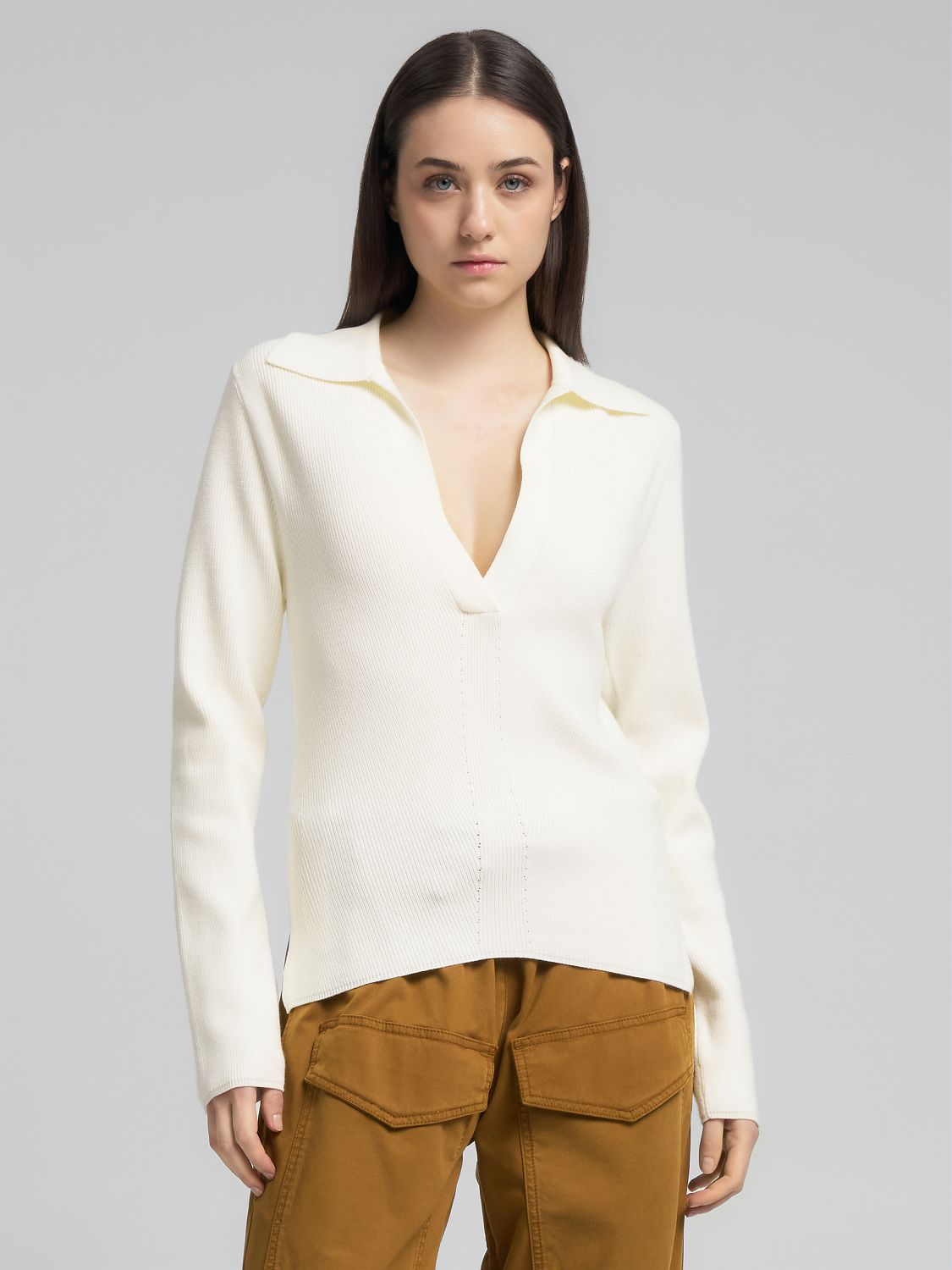 ŽEBROVANÝ SVETR S LÍMEČKEM