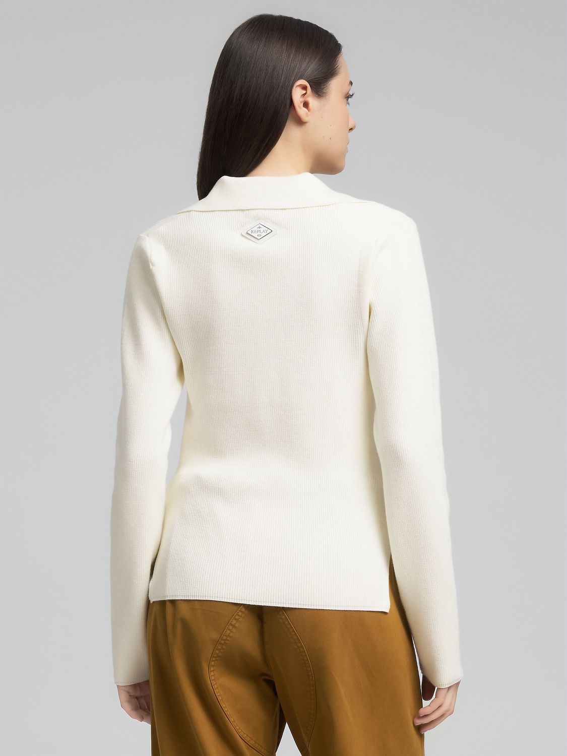 ŽEBROVANÝ SVETR S LÍMEČKEM