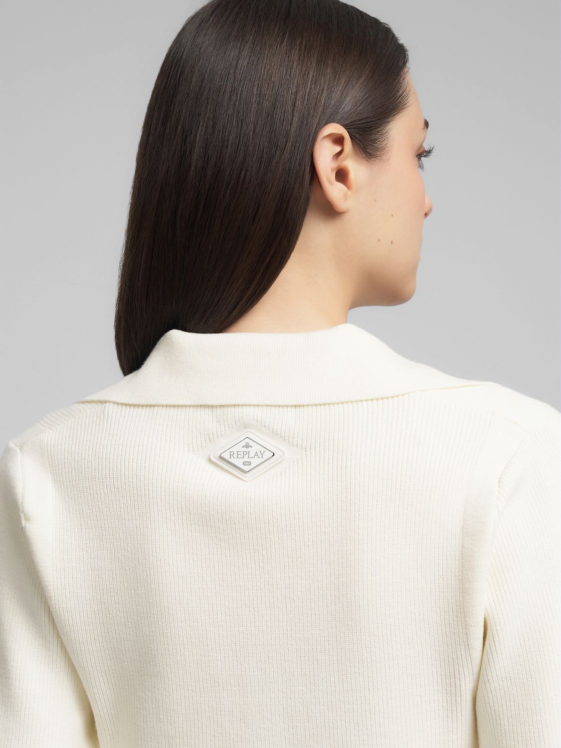 ŽEBROVANÝ SVETR S LÍMEČKEM