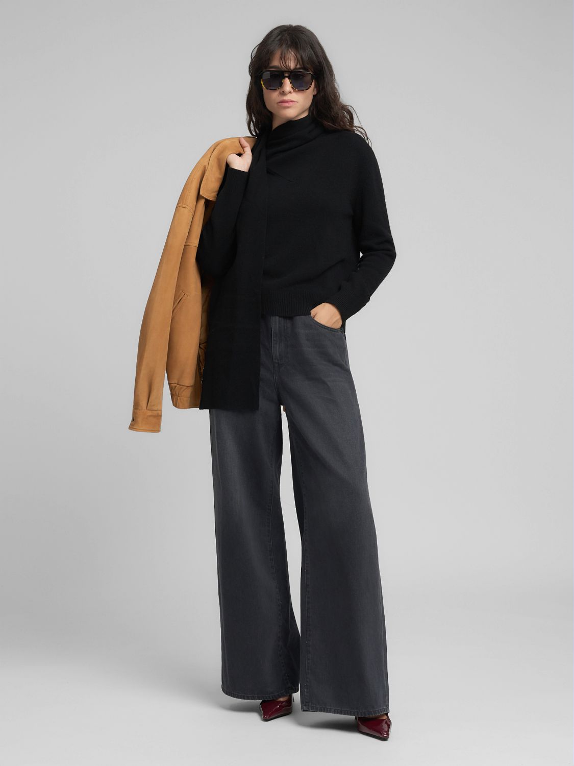 Dámský svetr s šálovým límcem