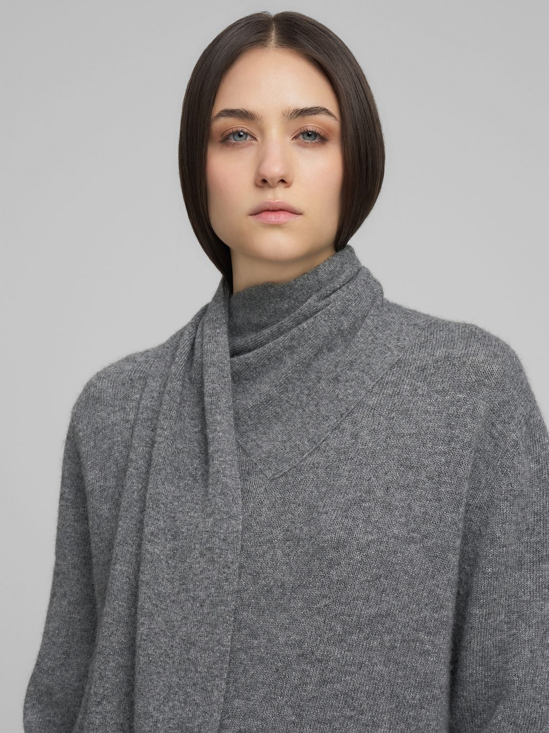 Dámský svetr s šálovým límcem