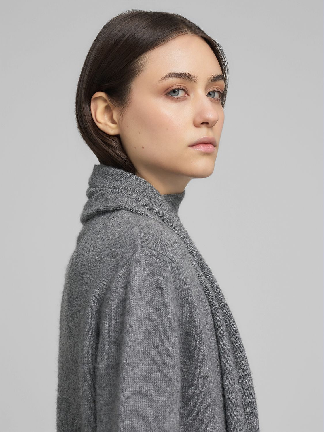 Dámský svetr s šálovým límcem