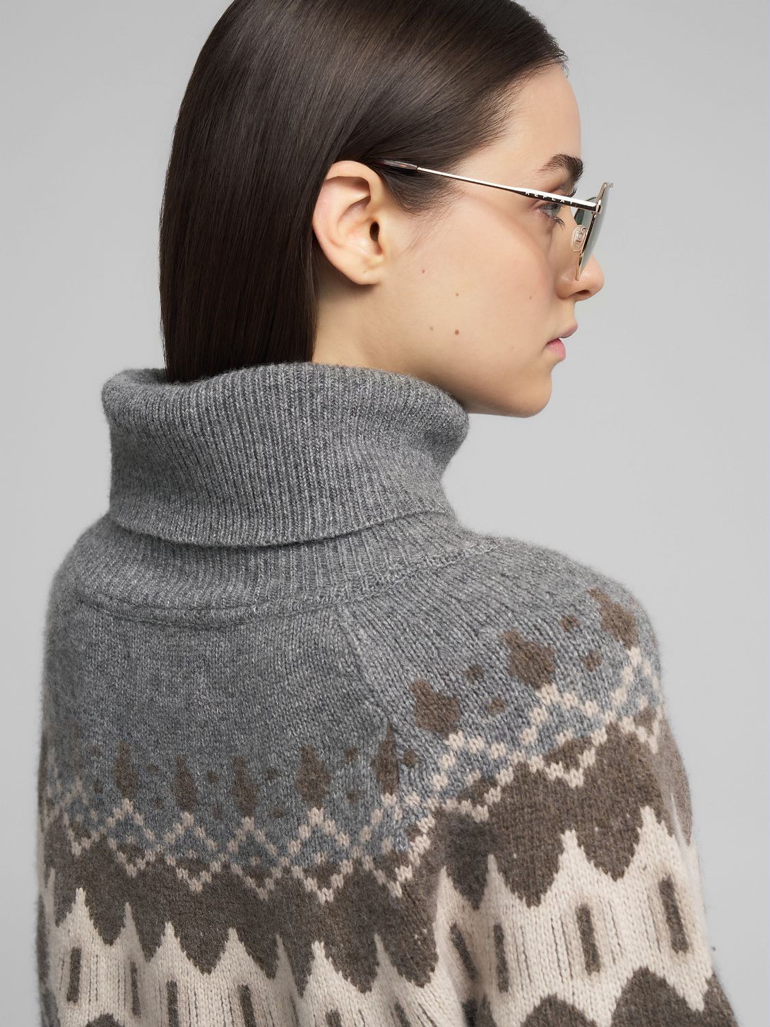 Dámský svetr se vzorem