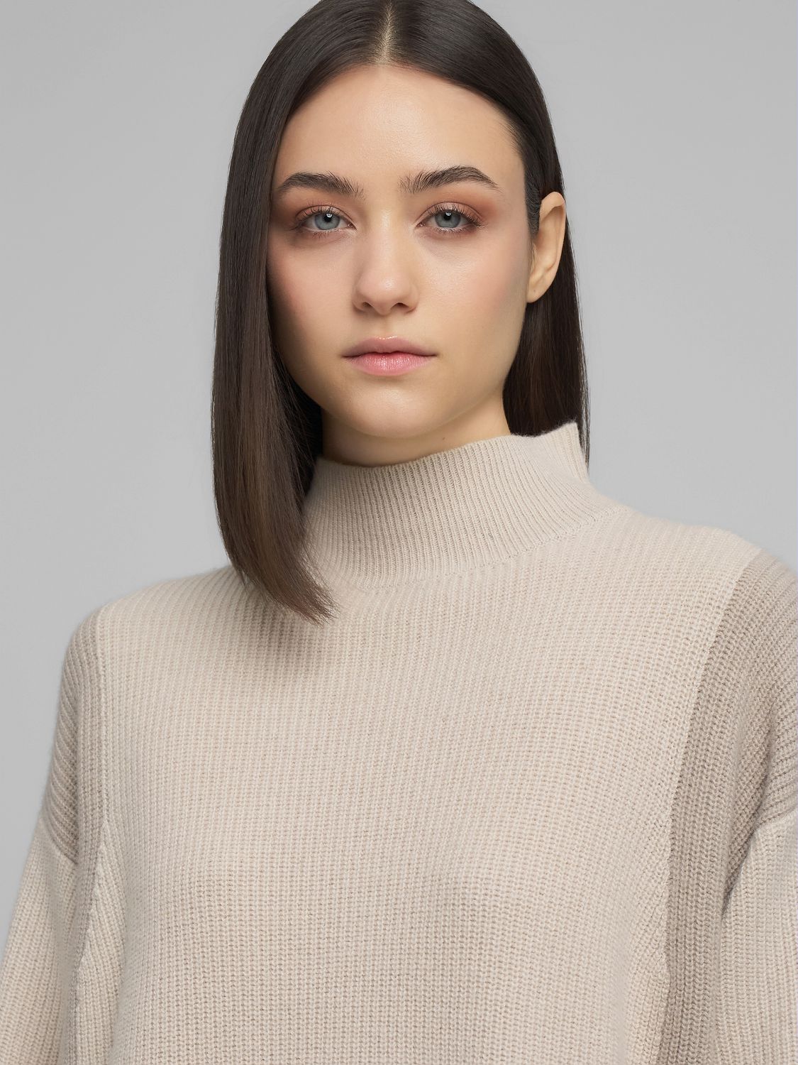 Dámský oversized svetr s rolákem