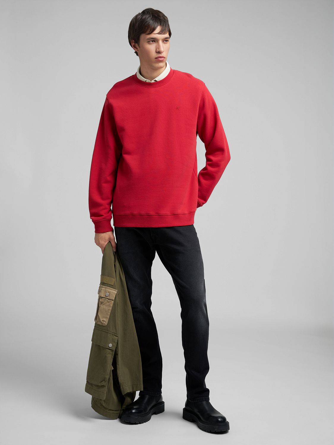 Pánská mikina s kulatým výstřihem a výšivkou