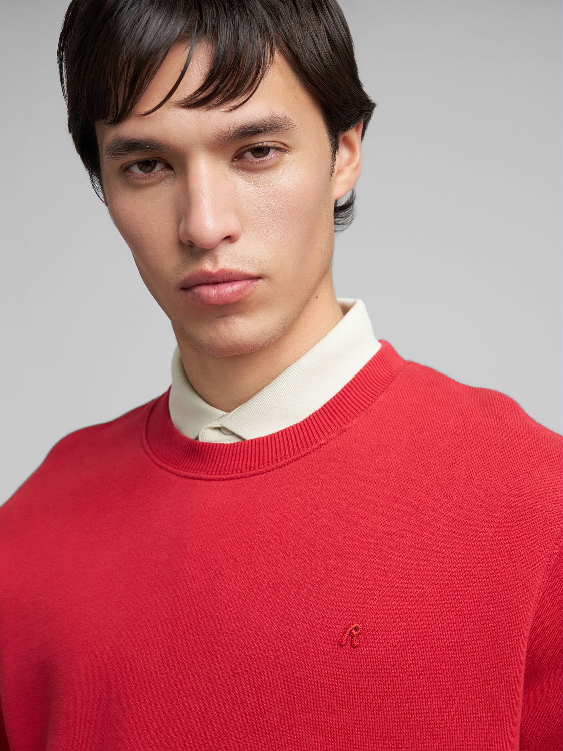 Pánská mikina s kulatým výstřihem a výšivkou