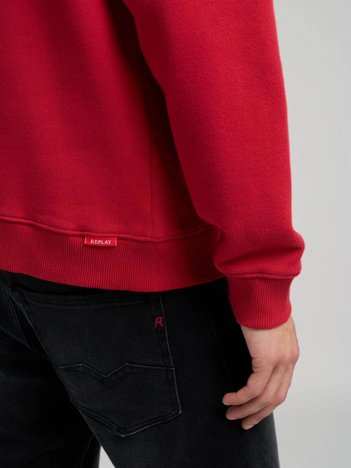 Pánská mikina s kulatým výstřihem a výšivkou