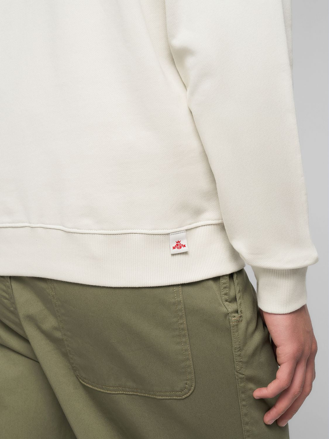 Jednoduchá pánská mikina s nápisem "Replay" na hrudi