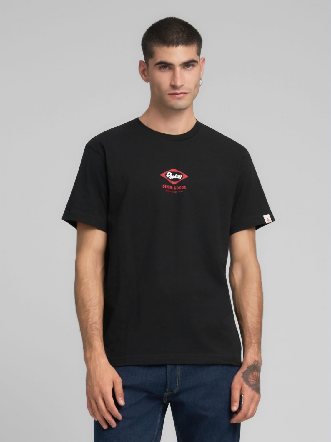 TRIČKO S KULATÝM VÝSTŘIHEM A HERITAGE POTISKEM