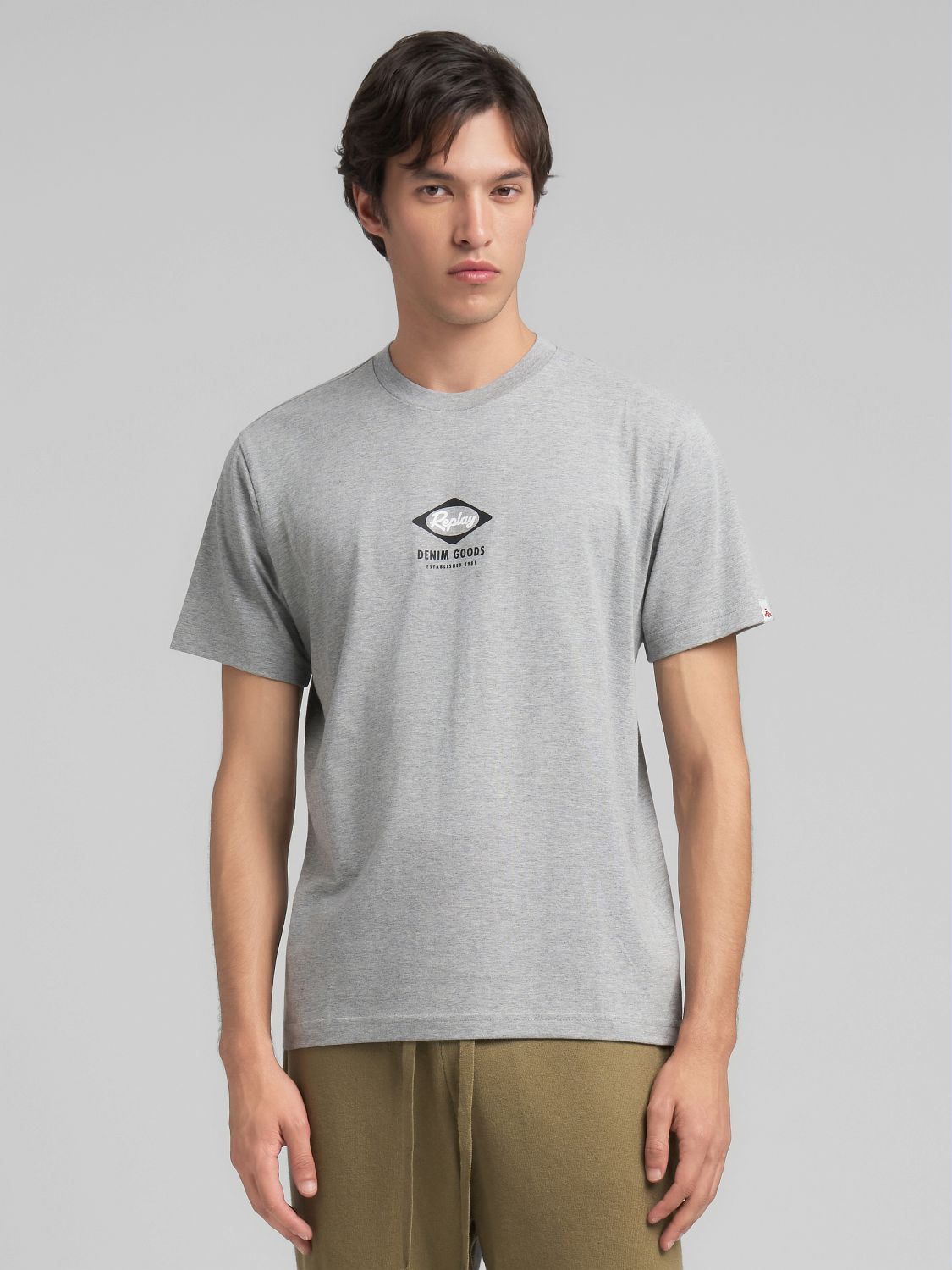 TRIČKO S KULATÝM VÝSTŘIHEM A HERITAGE POTISKEM