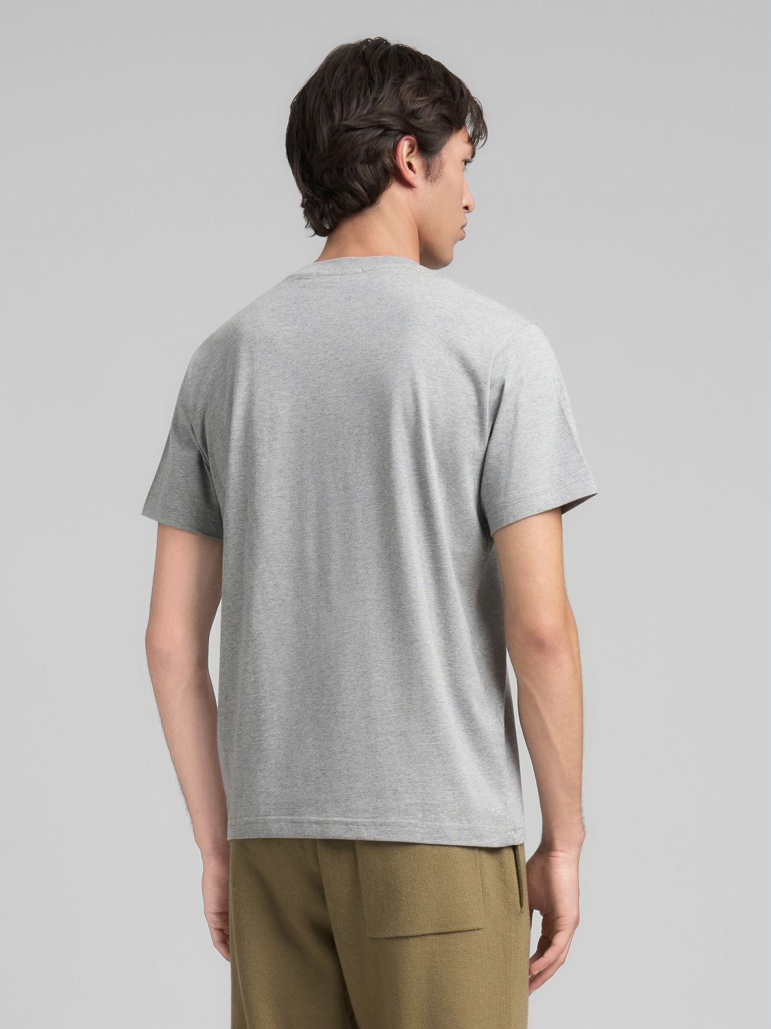 TRIČKO S KULATÝM VÝSTŘIHEM A HERITAGE POTISKEM