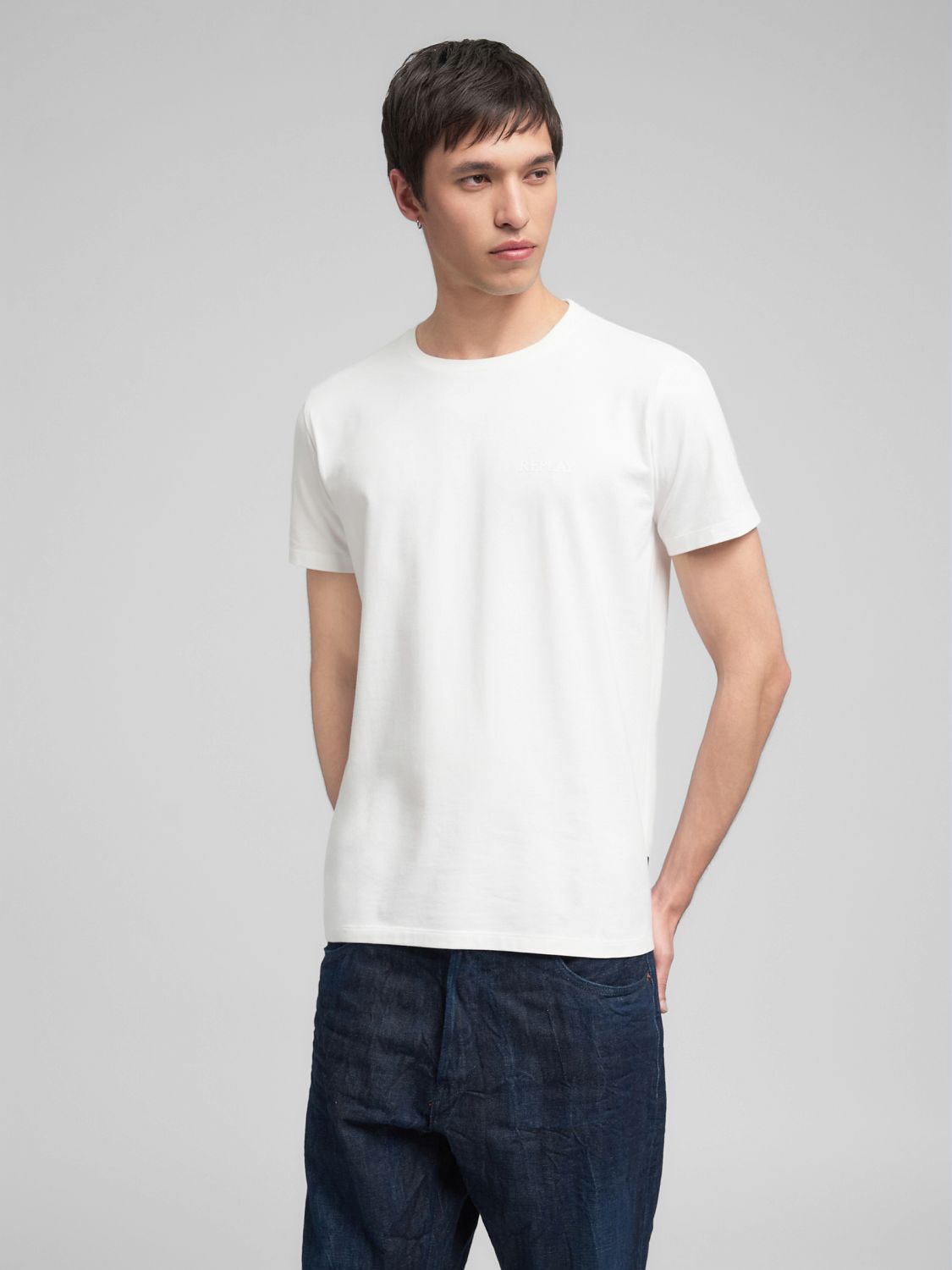 Přiléhavé tričko s jednoduchým nápisem"Replay"