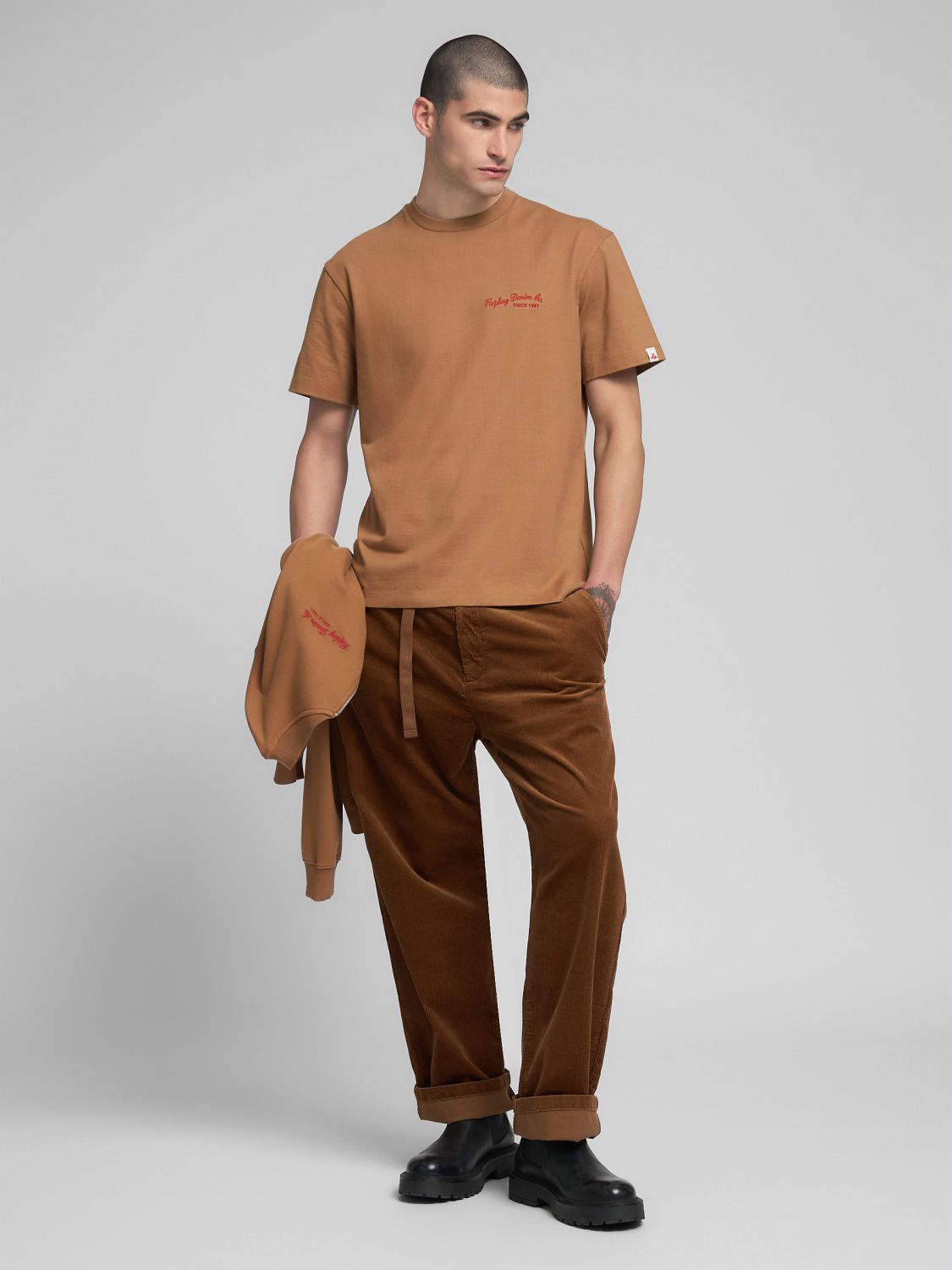 Tričko s výšivkou na hrudi