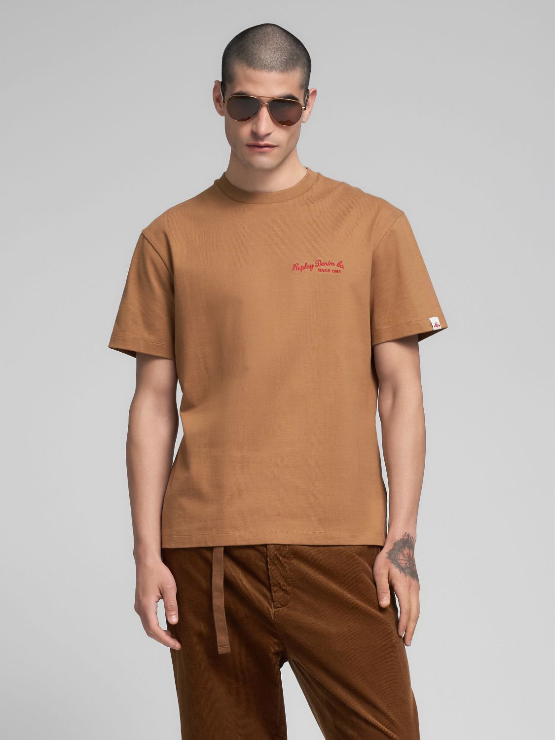 Tričko s výšivkou na hrudi