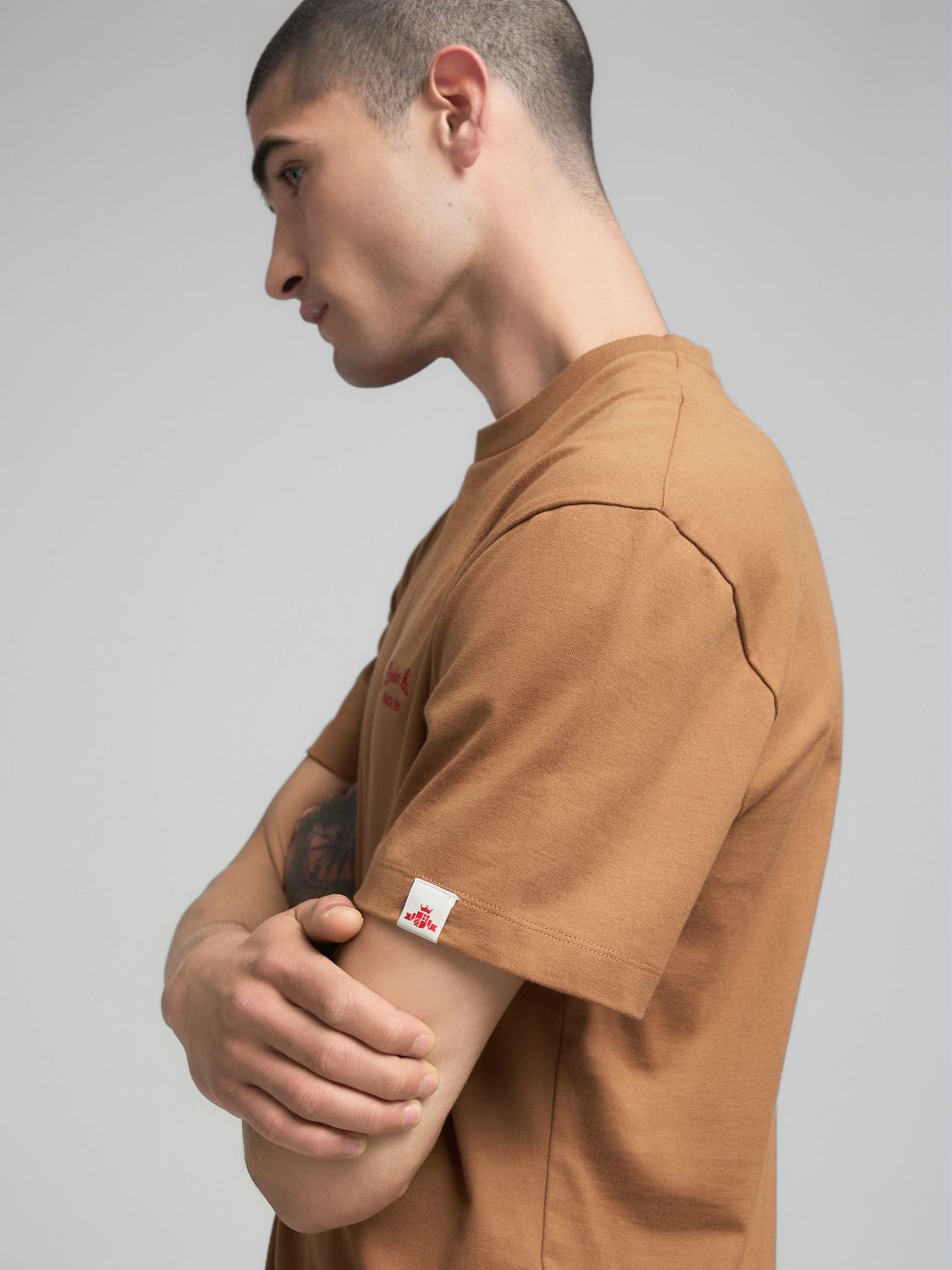 Tričko s výšivkou na hrudi