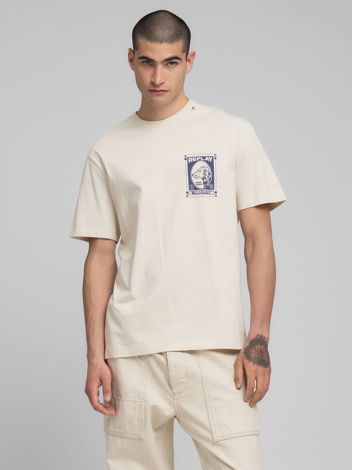 Stylové tričko s grafikou psa a nápisem Replay