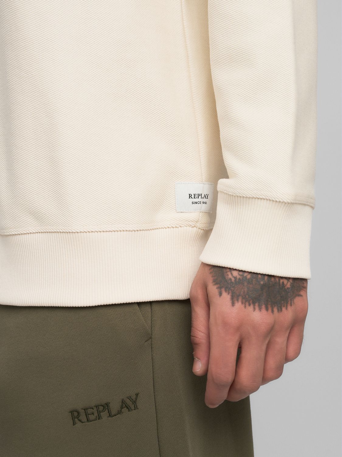 Jednoduchá bavlněná mikina s flísovou podšívkou