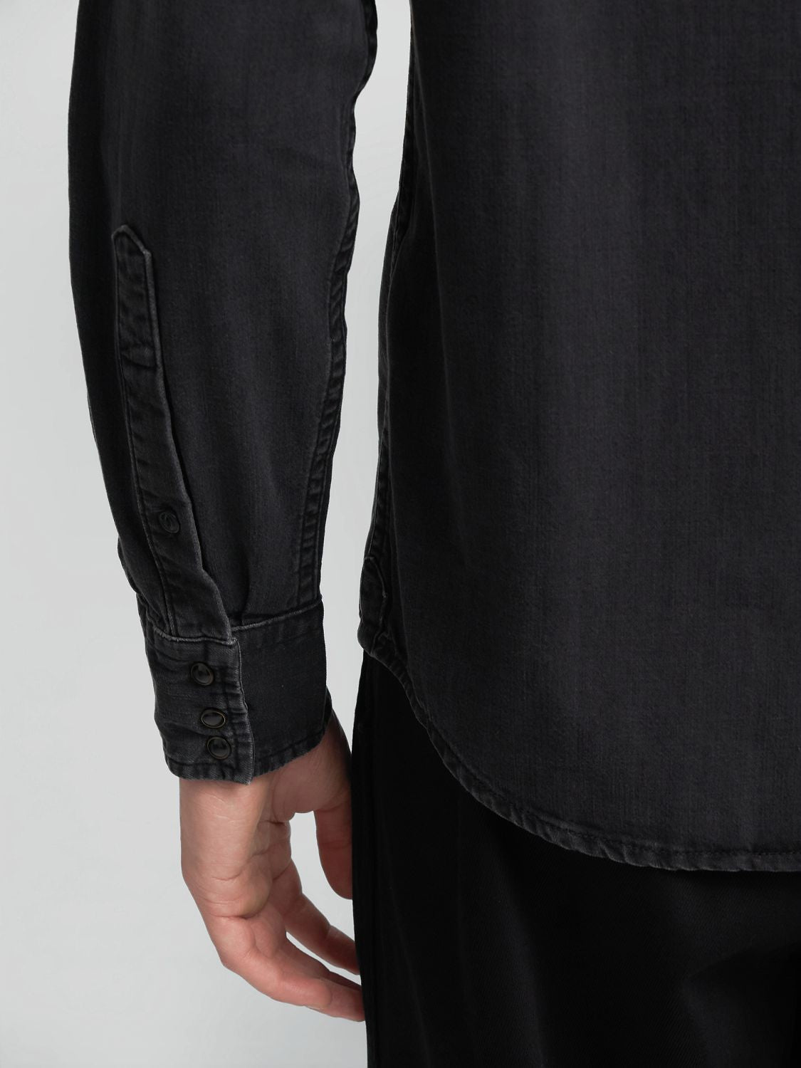 Černá džínová košile
