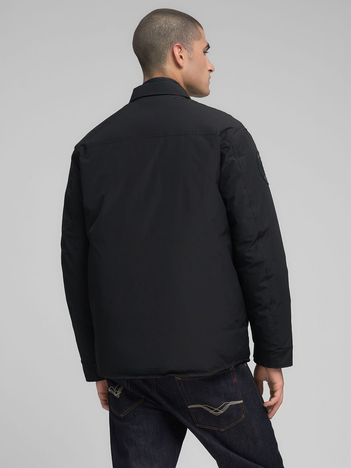 Prošívaná bunda s nášivkou