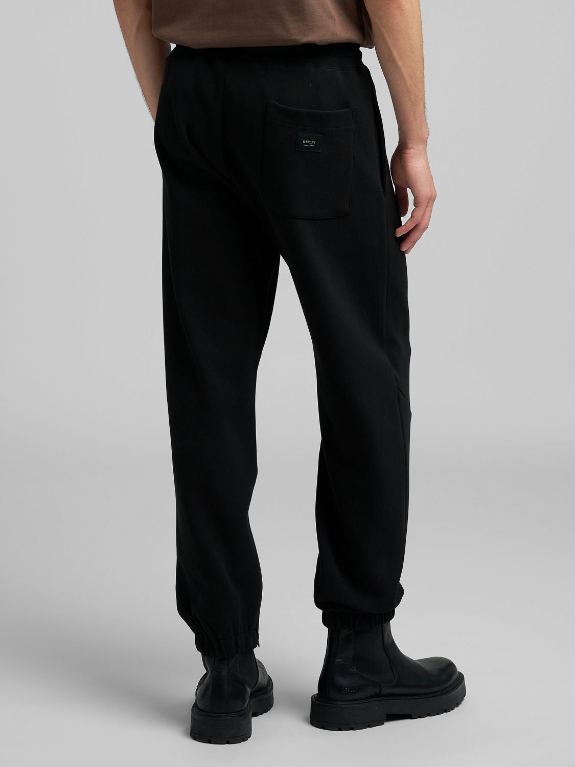 Jednoduché pánské tepláky