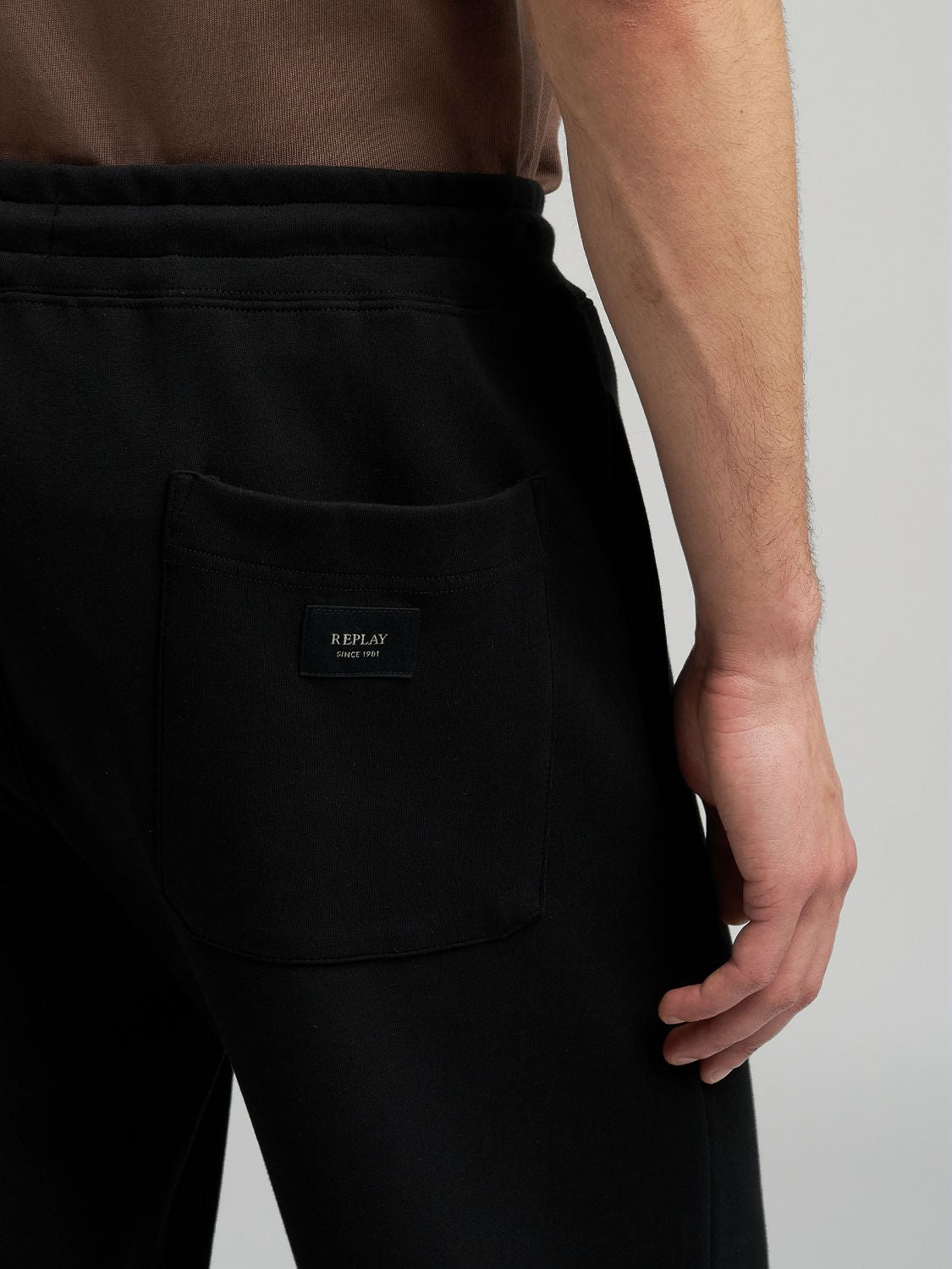 Jednoduché pánské tepláky