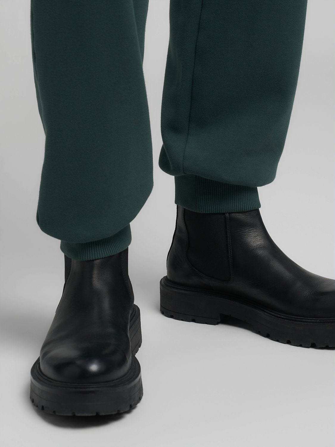 Pánské tepláky s výšivkou R