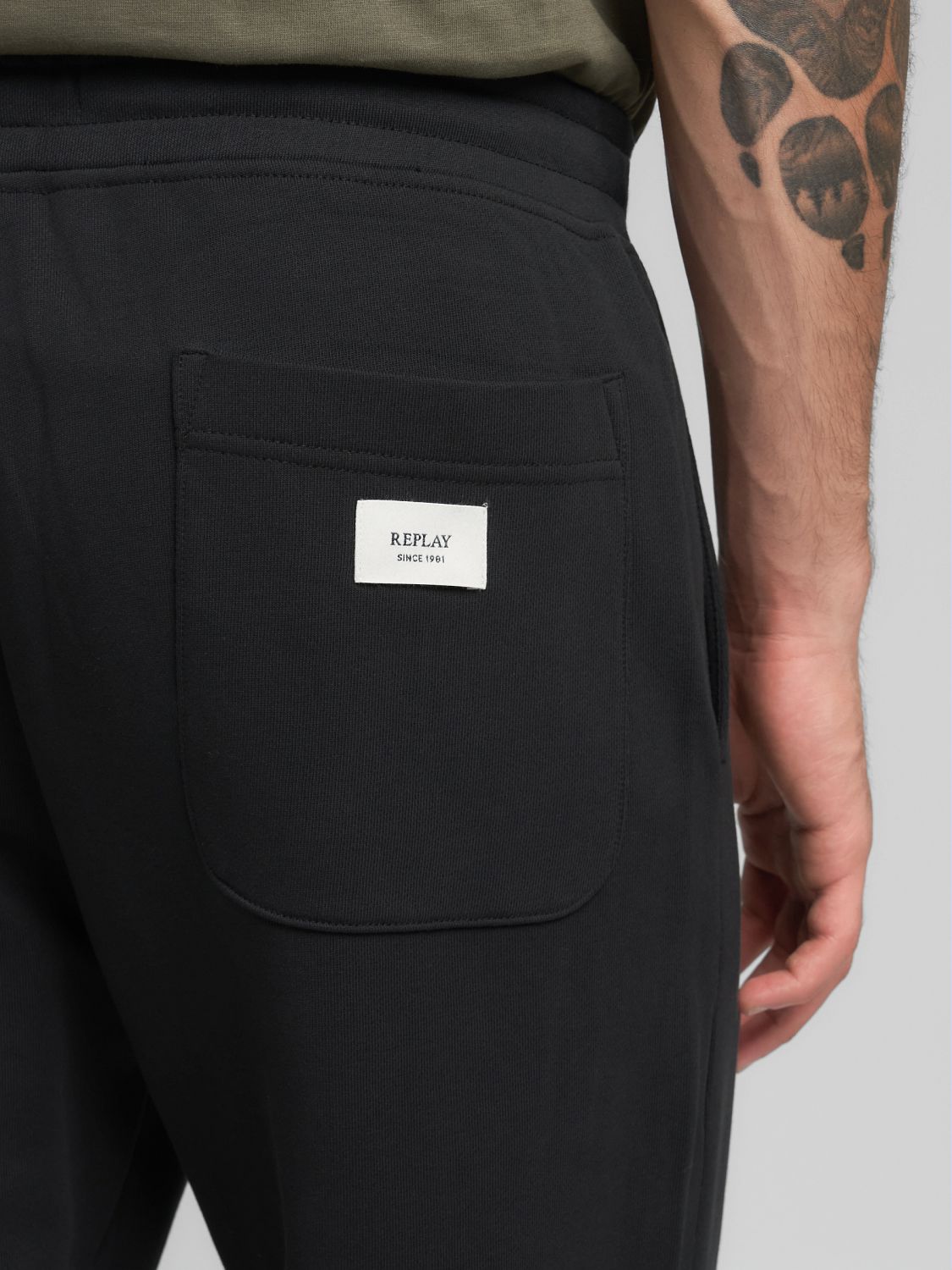 Tepláky s rovným střihem