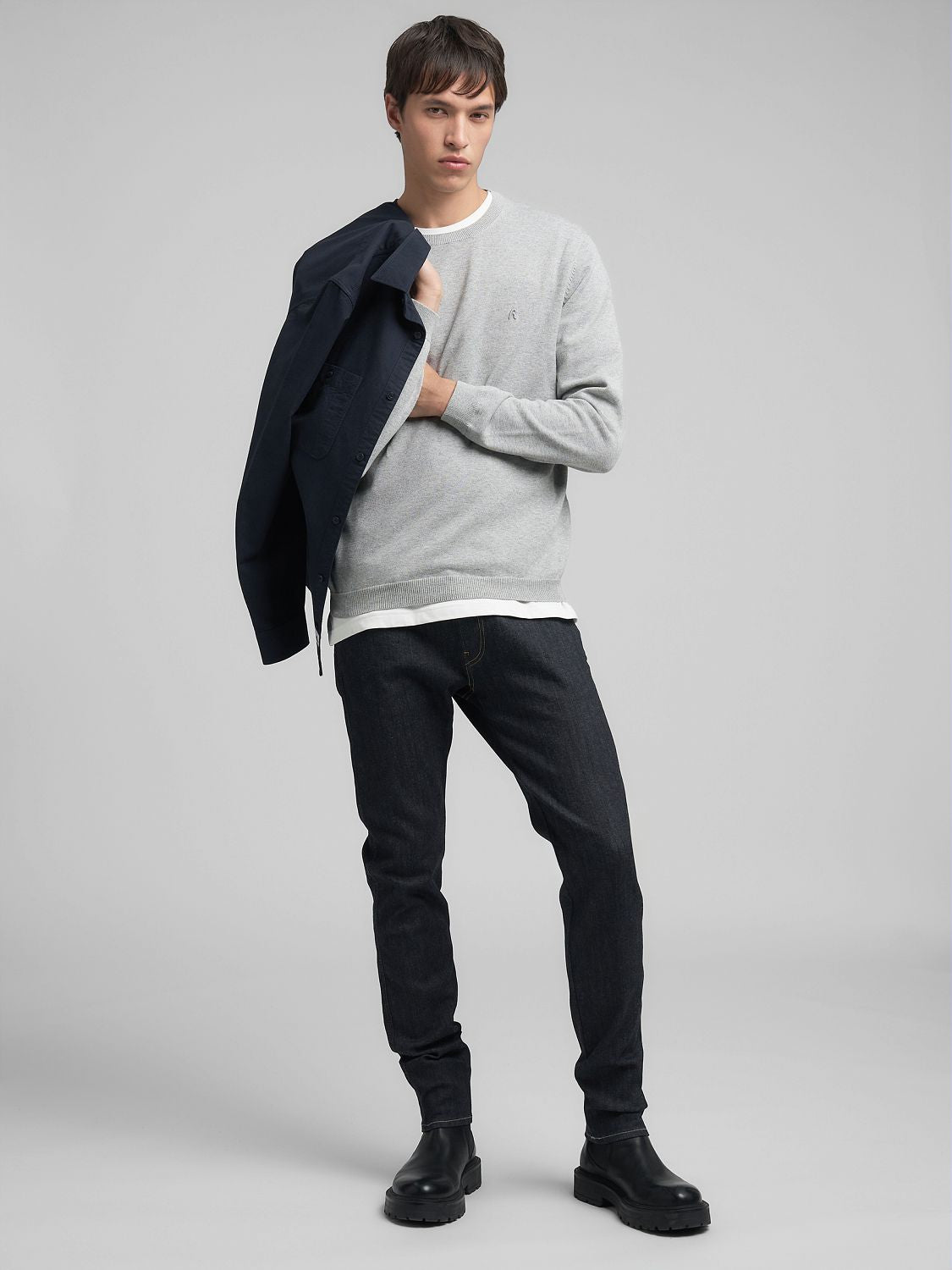 Pánský bavlněný svetr s výšivkou R