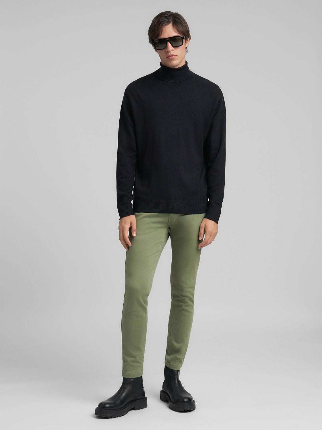 Pánský svetr s rolákem z vlněné směsi