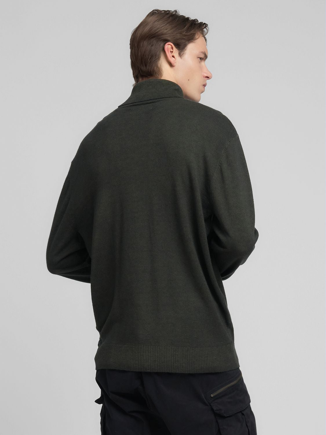 Pánský svetr s rolákem z vlněné směsi