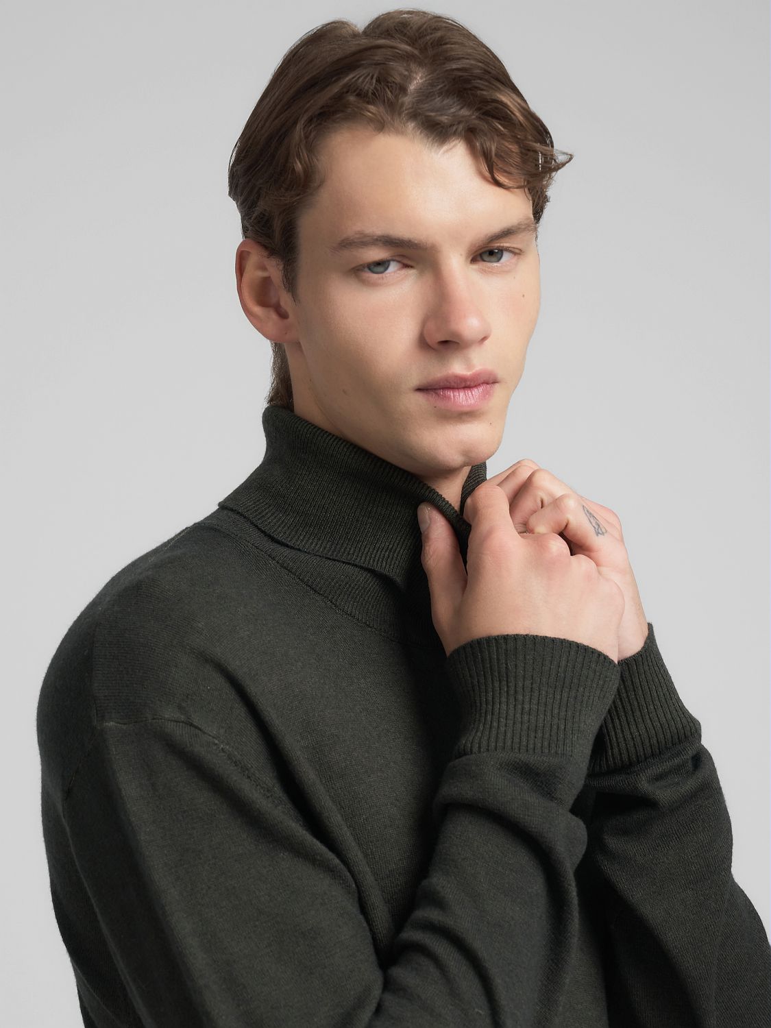 Pánský svetr s rolákem z vlněné směsi