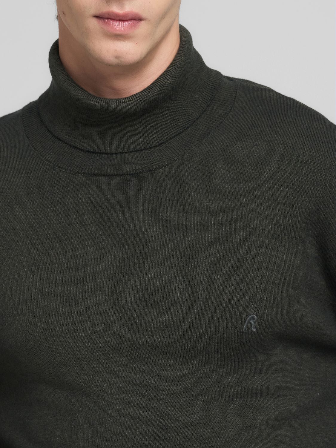 Pánský svetr s rolákem z vlněné směsi