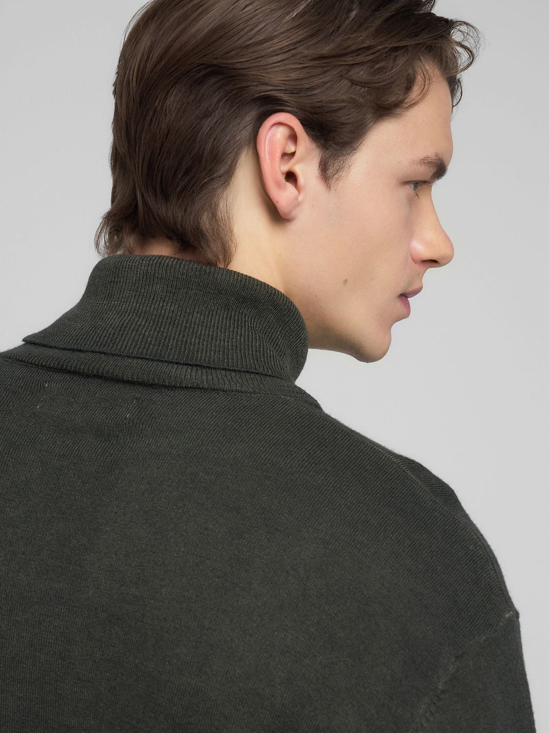 Pánský svetr s rolákem z vlněné směsi