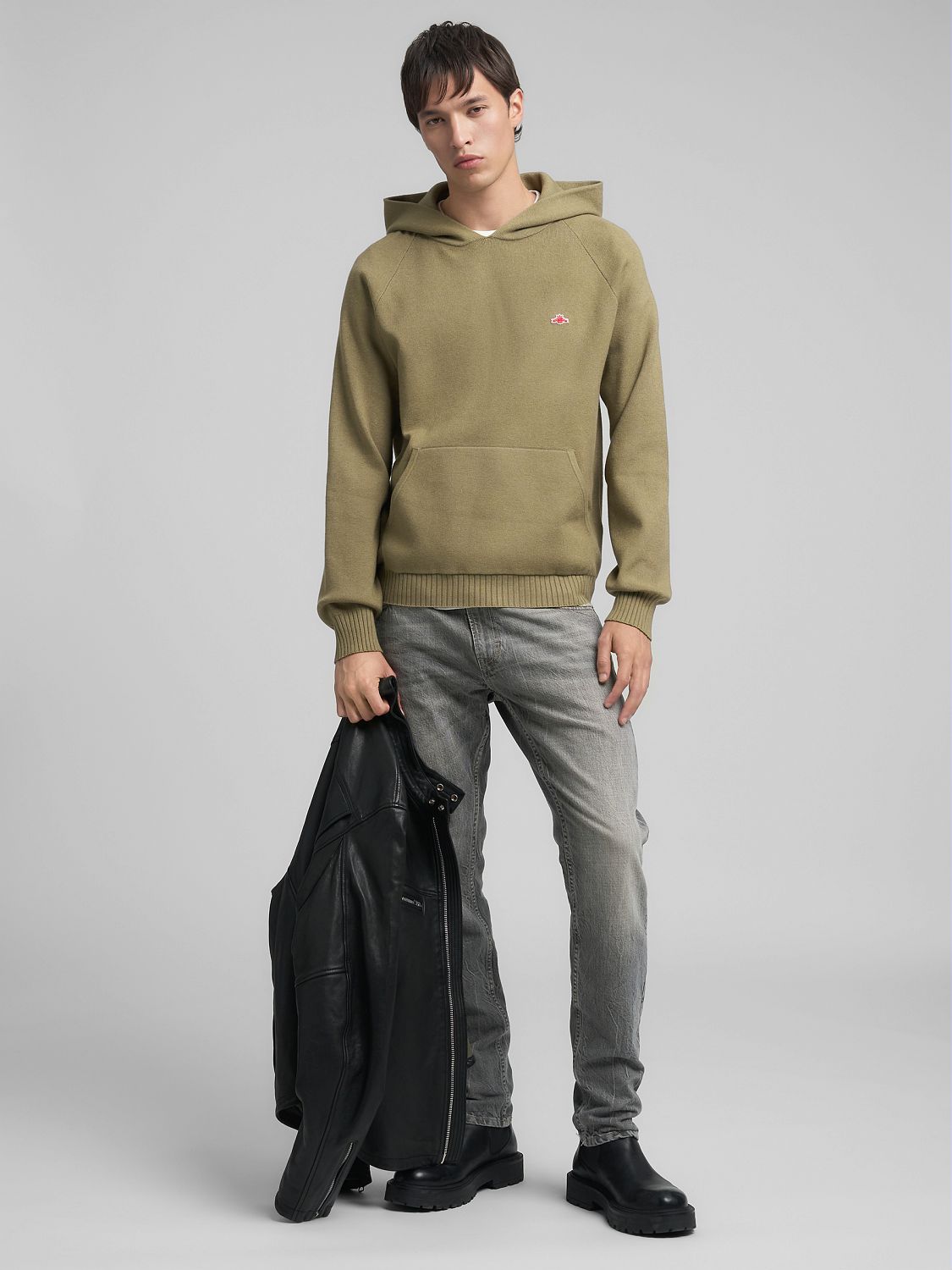 Pánský svetr s kapucí