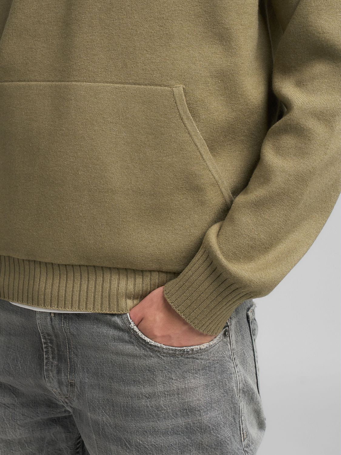 Pánský svetr s kapucí