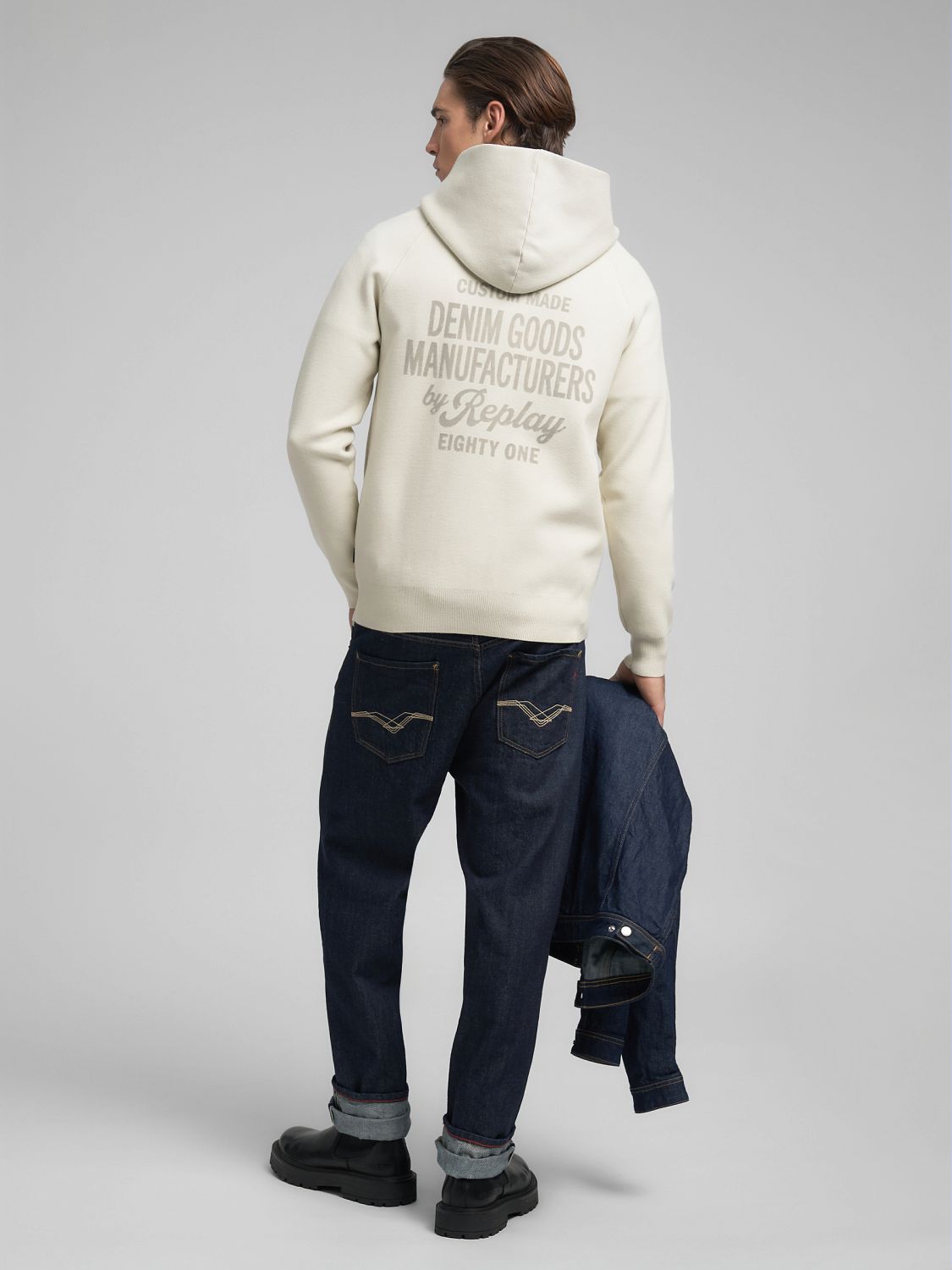 Pánský svetr na zip s kapucí a nápisem na zádech