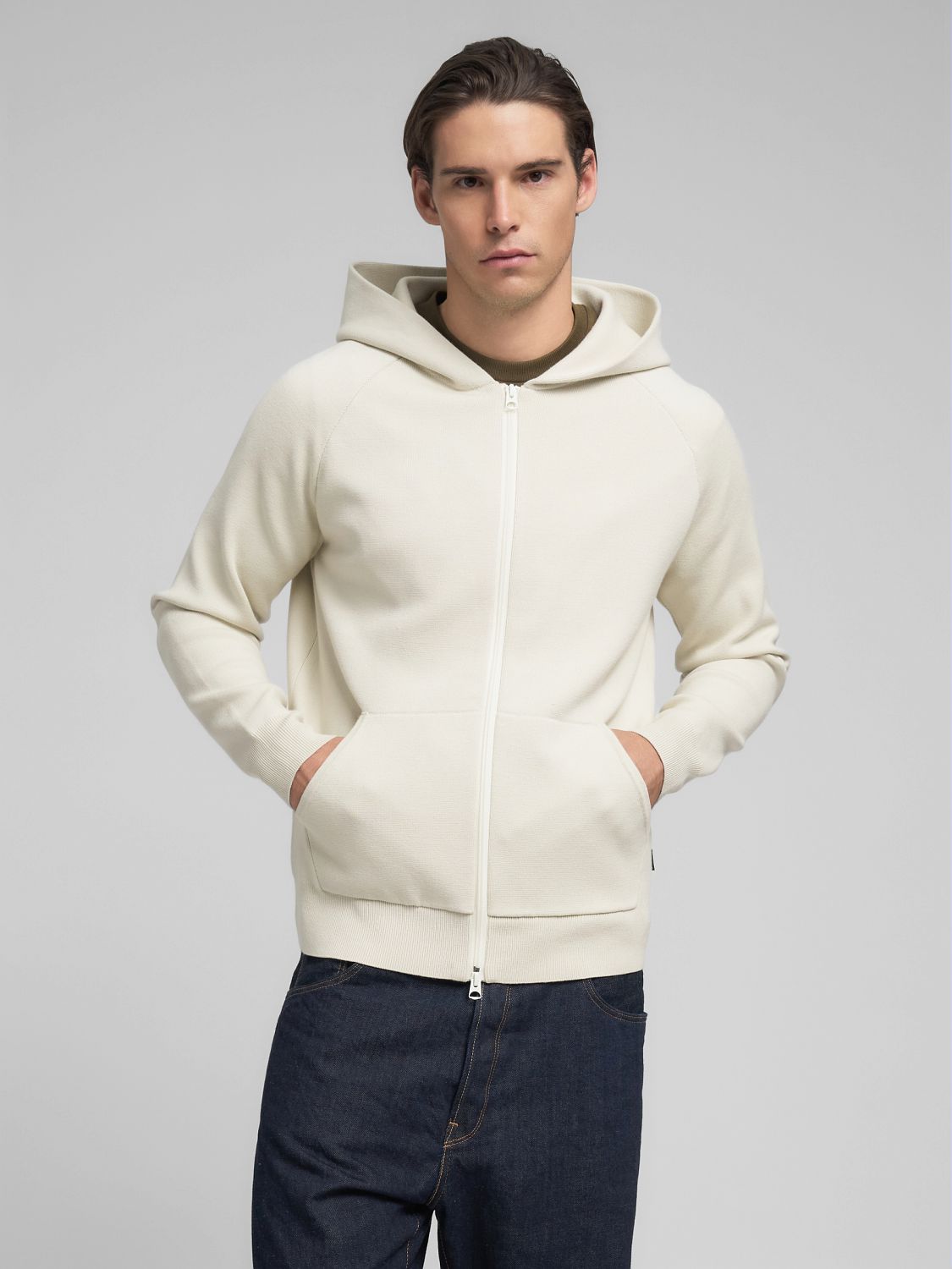 Pánský svetr na zip s kapucí a nápisem na zádech